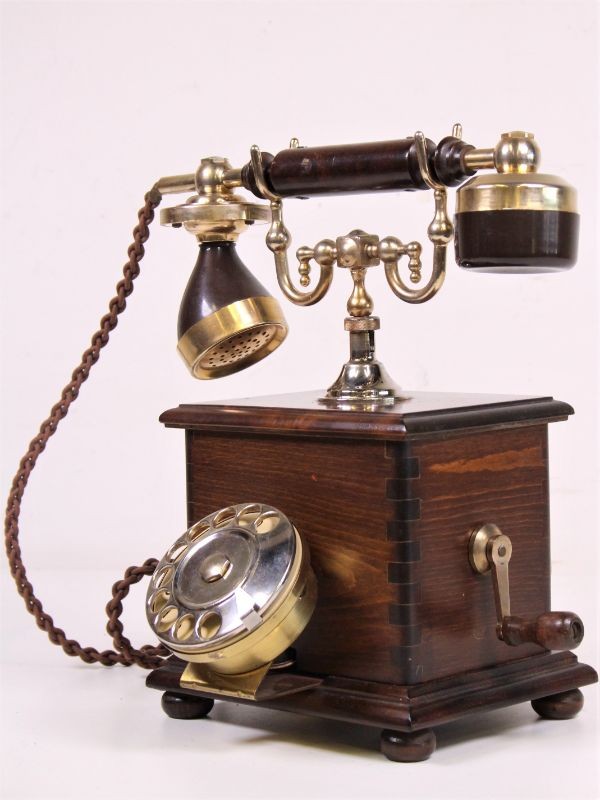 2 x Vintage telefoon bakeliet en hout